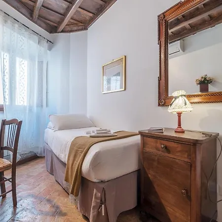 By The Charming Piazza Navona - Fromhometorome Exterior photo